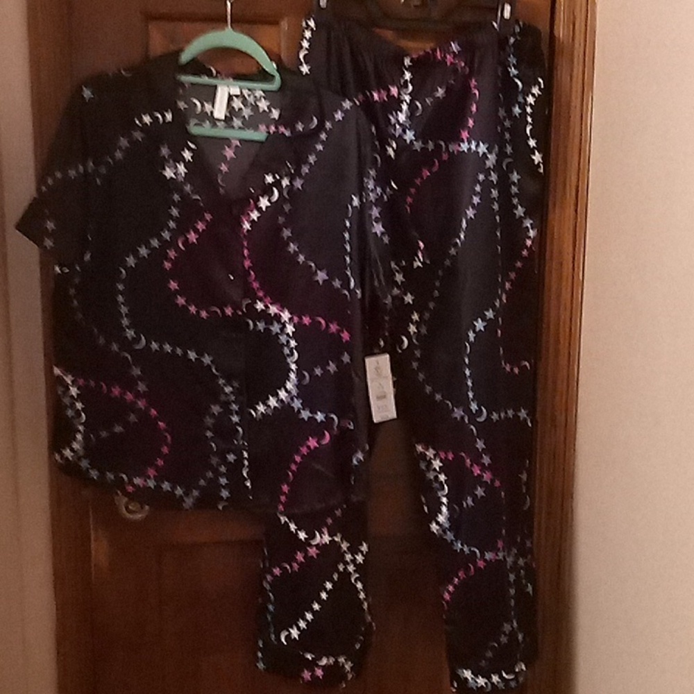 Joyspun luxe 2 piece pajama. Size is a generous 16-18.